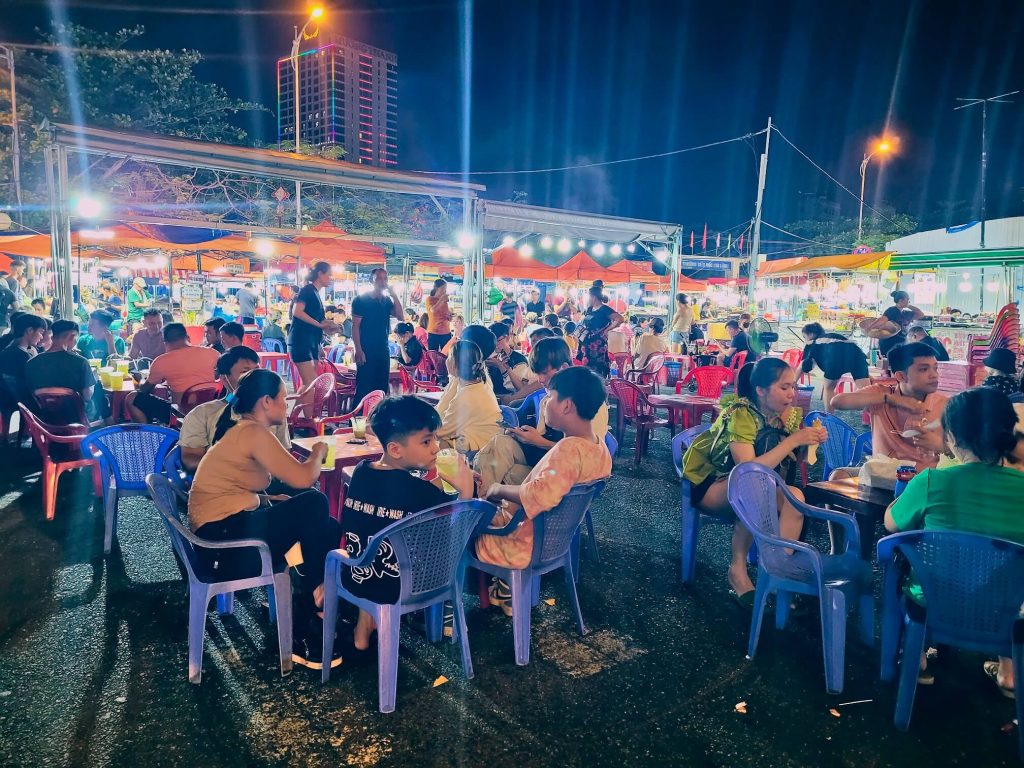 Son Tra night market, Da Nang